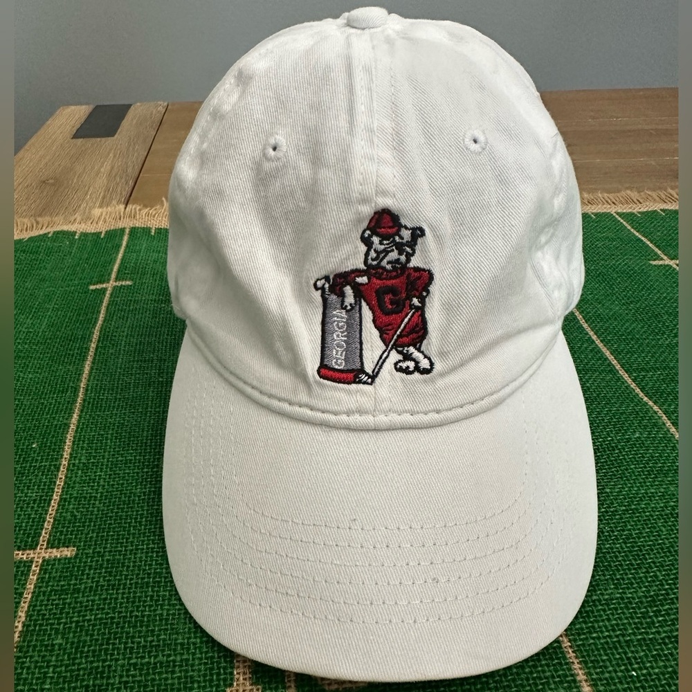 Classic White Embroidered Men's Hat